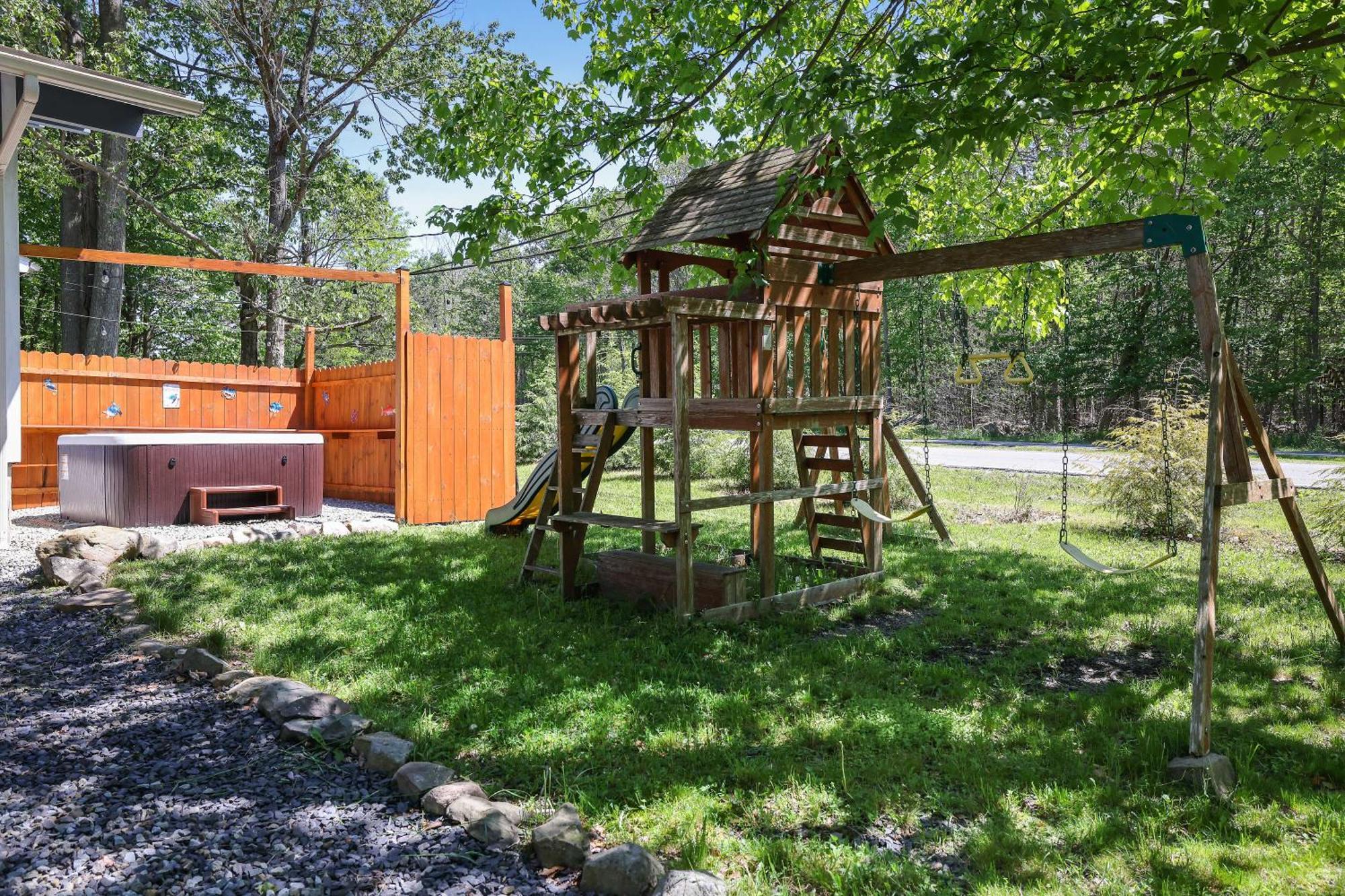 Chic And Stylish Home Hot Tub,4 Bedrooms, Game Movie Room, Firepit, Arcades, Playground On Site 2 Min Walk From Pool And Lake Tobyhanna Εξωτερικό φωτογραφία
