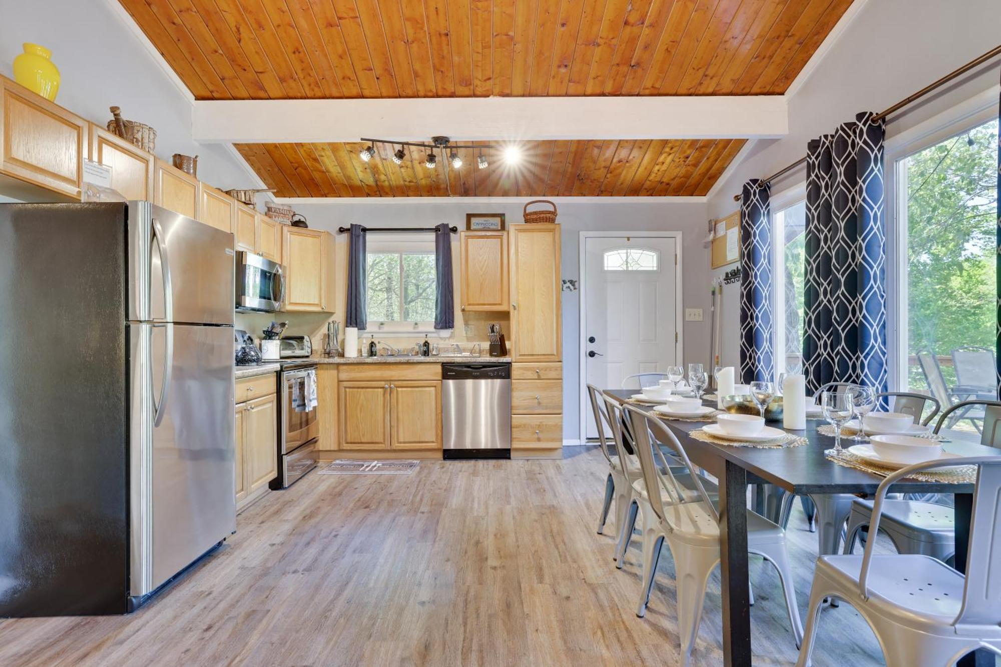 Chic And Stylish Home Hot Tub,4 Bedrooms, Game Movie Room, Firepit, Arcades, Playground On Site 2 Min Walk From Pool And Lake Tobyhanna Εξωτερικό φωτογραφία