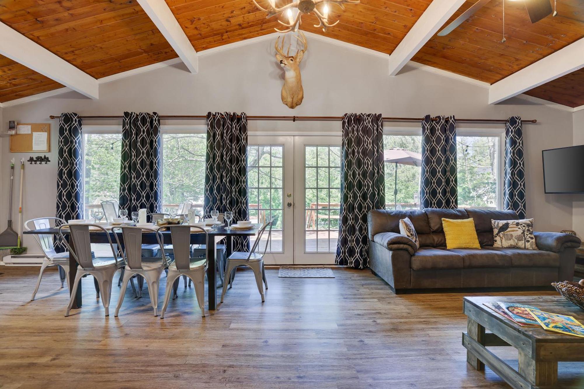 Chic And Stylish Home Hot Tub,4 Bedrooms, Game Movie Room, Firepit, Arcades, Playground On Site 2 Min Walk From Pool And Lake Tobyhanna Εξωτερικό φωτογραφία