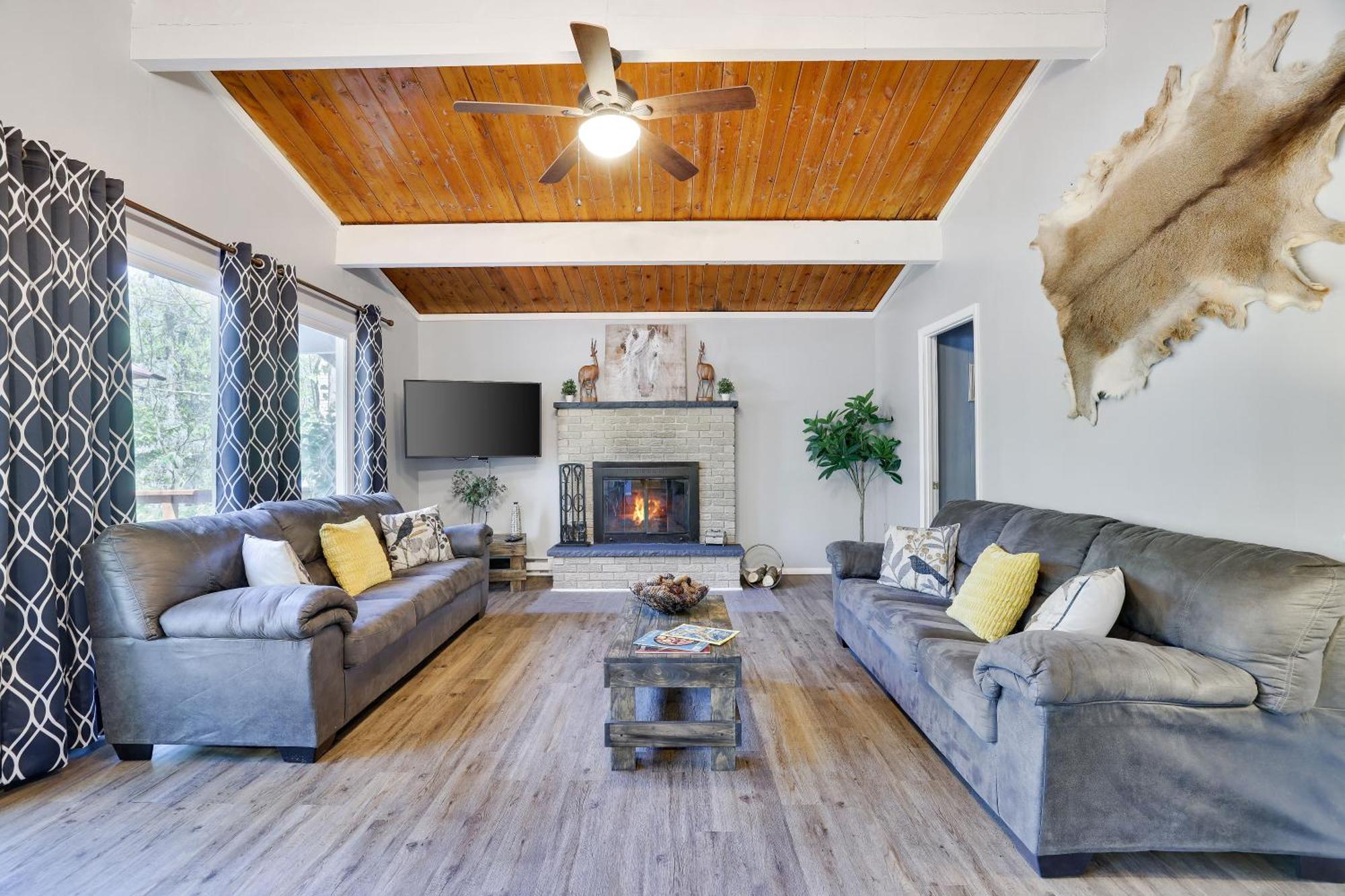 Chic And Stylish Home Hot Tub,4 Bedrooms, Game Movie Room, Firepit, Arcades, Playground On Site 2 Min Walk From Pool And Lake Tobyhanna Εξωτερικό φωτογραφία
